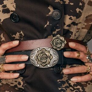 Yellow Rose by Kendra Scott Plaque Belt Buckle in Mixed Metal